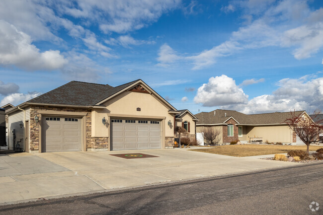 Find newly built modern craftsman homes in the northeast sections of Chubbock.