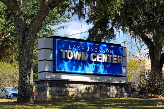 Northwest Tallahassee is a charming lakeside town in Florida.