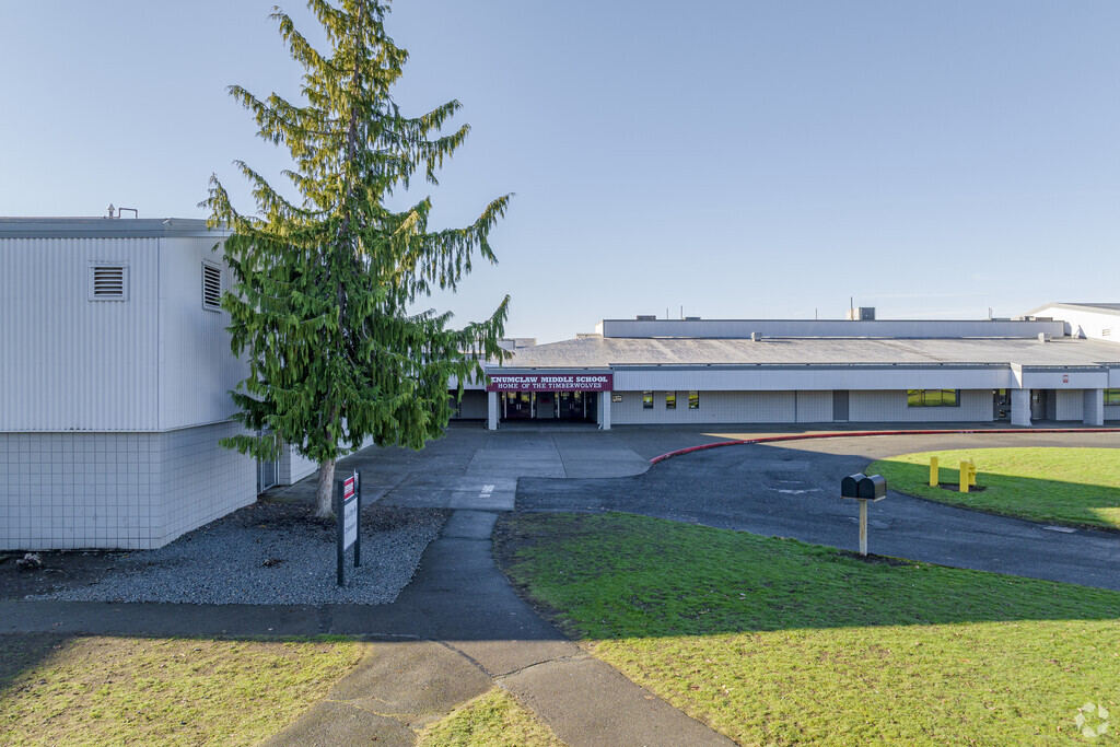 Entrance to Enumclaw Middle School.