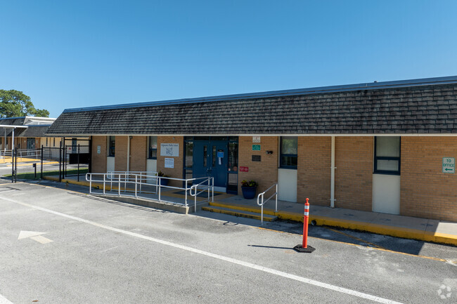 Edgewater Public School serves students in Pre-K through 5th grades.