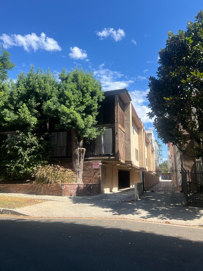 1256 N Flores St, West Hollywood, CA 90069