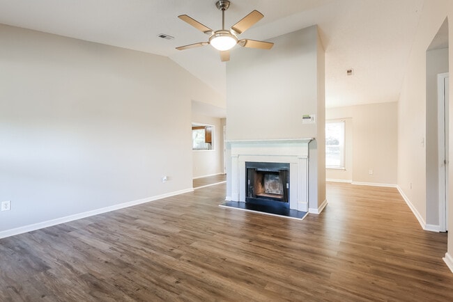 302 Laurel Tree Ln, Simpsonville, SC 29681 - photo 3