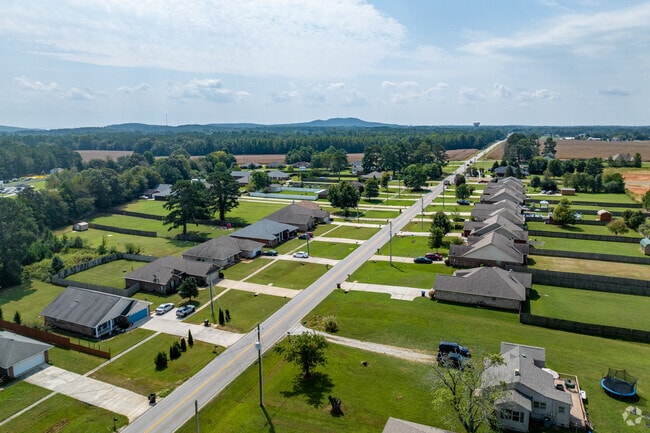 Harvest, Alabama is home to houses with large green grassy lots.