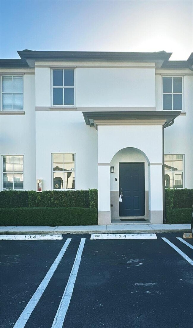 8197 W 36th Ave, Hialeah, FL 33018