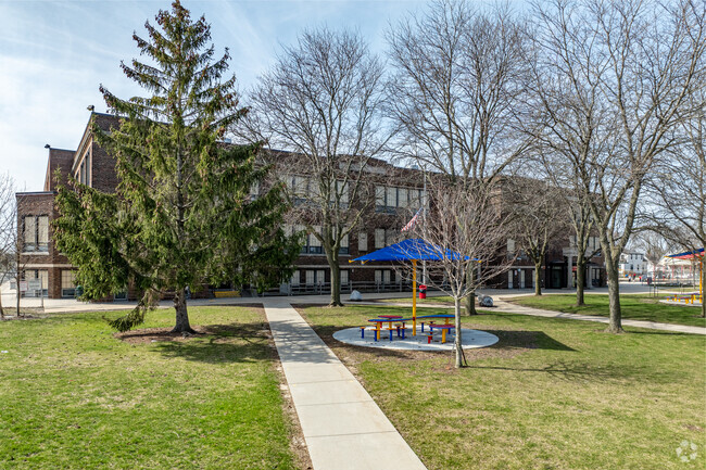 Students can enjoy the beautiful campus at Jefferson Elementary School.