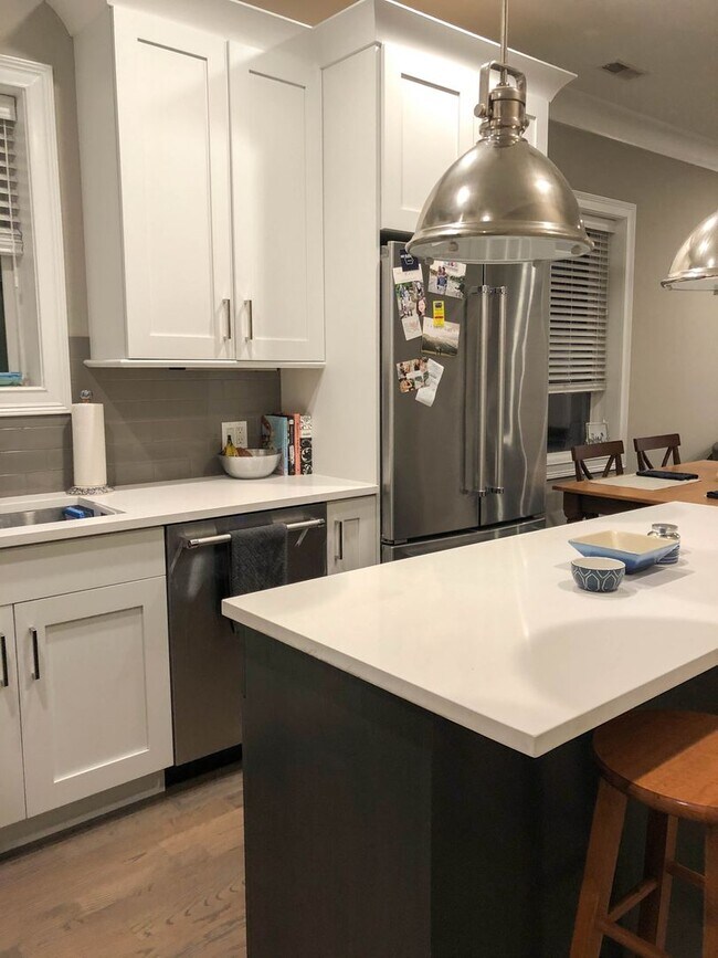 882 W Lill Ave unit 2, Chicago, IL 60614 - photo 2