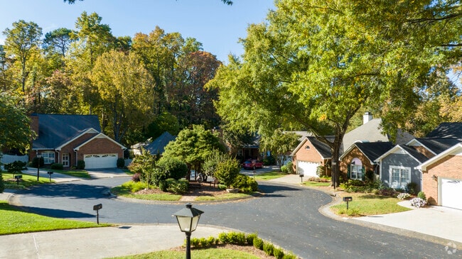 Living in a neighborhood of many Craftsman style homes in Huntscroft.