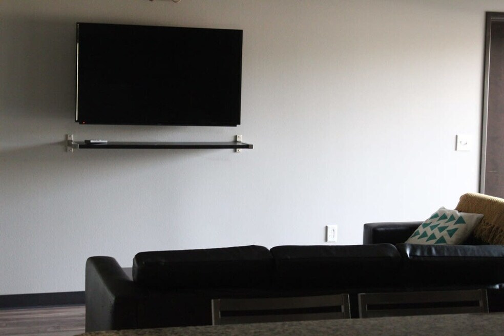 1206 S 4th St unit ID1261664P, Ames, IA 50010 - photo 1