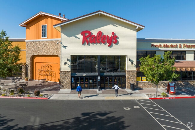 While Raley's is the closest grocer to those in the Southern portion of Wingfield Springs.