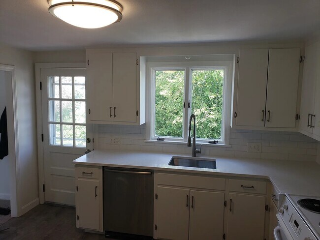 24 King St unit 24 King Street, Swampscott, MA 01907 - photo 7