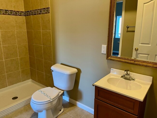 105 W Market St unit 2, Bloomington, IL 61701 - photo 7