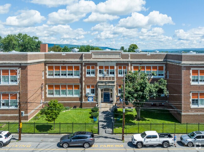 The Francis Willard School has a 14:1 student-to-teacher ratio in Taylor.