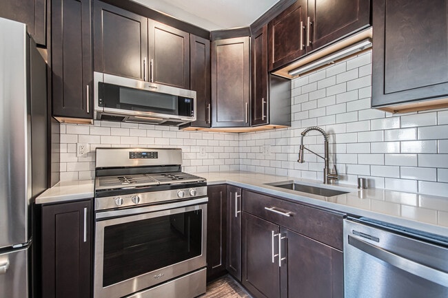 1014 E Pearson St, Milwaukee, WI 53202 - photo 4