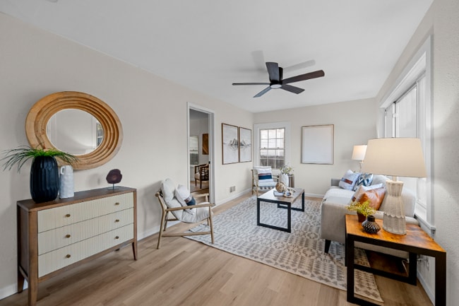 135 E Loretta Ave, Saint Louis, MO 63125 - photo 2