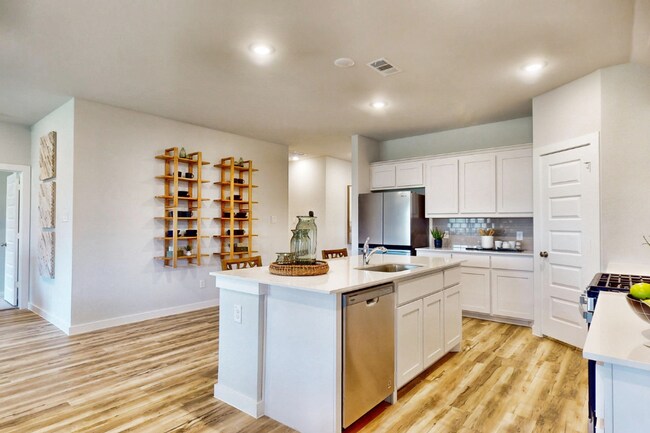 304 Saltmeadow unit 36581838, Red Oak, TX 75154 - photo 7