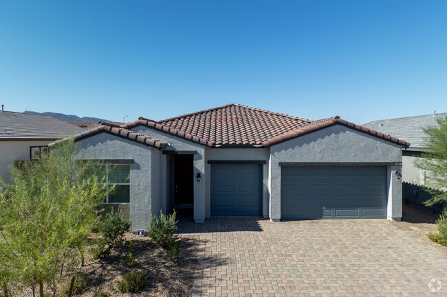 Single family houses in Cadence are usually design with Spanish style architect with small touches from Mediterranean influence.