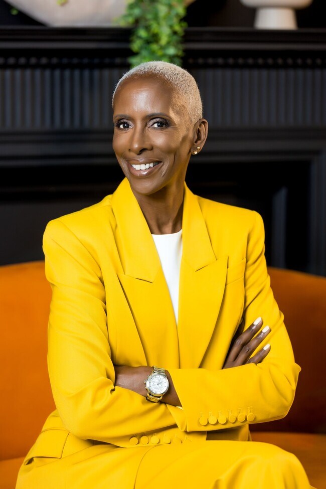 Aleta C Saunders