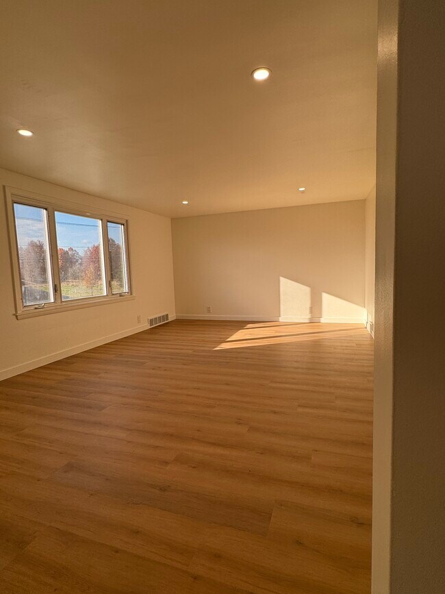 249 Dunlop Ave unit Lower, Tonawanda, NY 14150 - photo 6