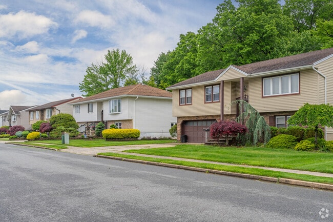 Split-level homes are common around South Hackensack.