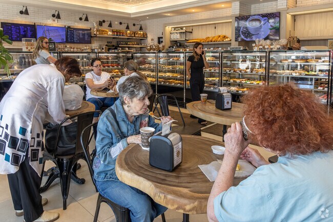 Lulu's Bakery is Utopia's favorite for an afternoon cannoli and coffee.