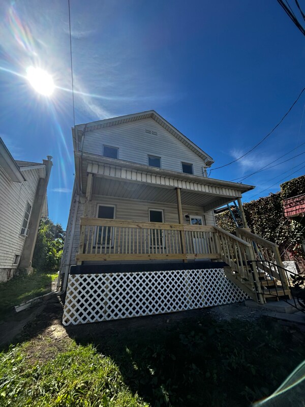 49 Fallbrook St, Carbondale, PA 18407