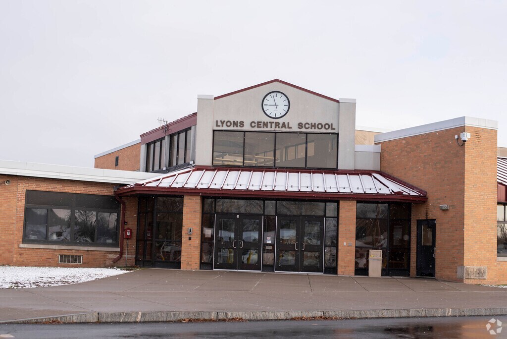 Lyons Senior High School provides education in the neighborhood of 
Wayne County.