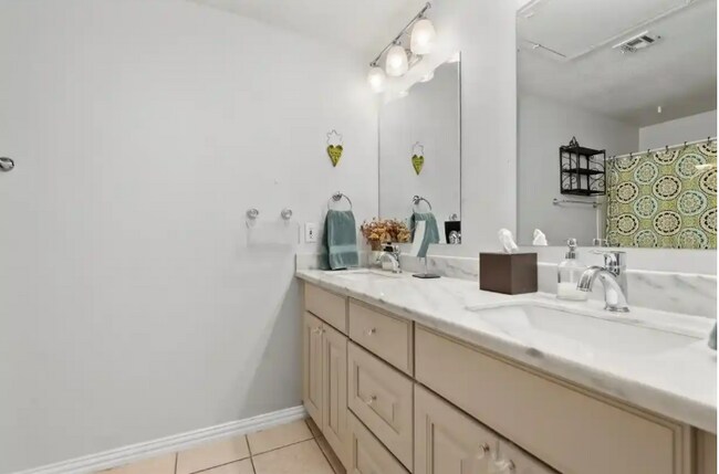 1881 Bering Dr unit 25, Houston, TX 77057 - photo 7