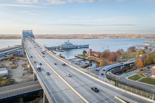 Commuting through I-195, Somerset Reservoir residents easily connect to nearby cities.