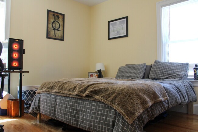 118 Holland St unit 2R, Somerville, MA 02144 - photo 7