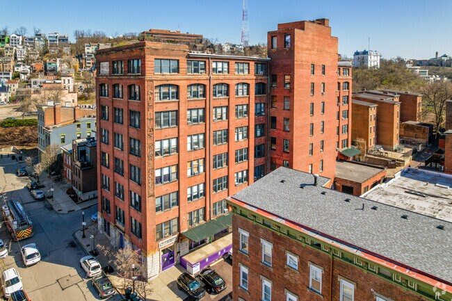 Pendleton Art Center, the largest collection of artists under one roof in the world, is an art gallery that sells the works of local artists.