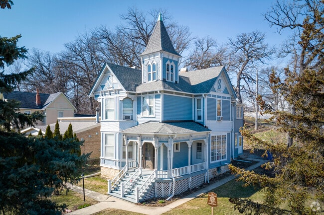 Historic homes on Longwood Dr transport us through history along Morgan Parks scenic collection.