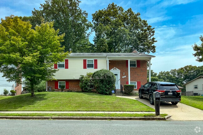 Split level homes are a staple in the Lake Ridge neighborhood and surrounding area.
