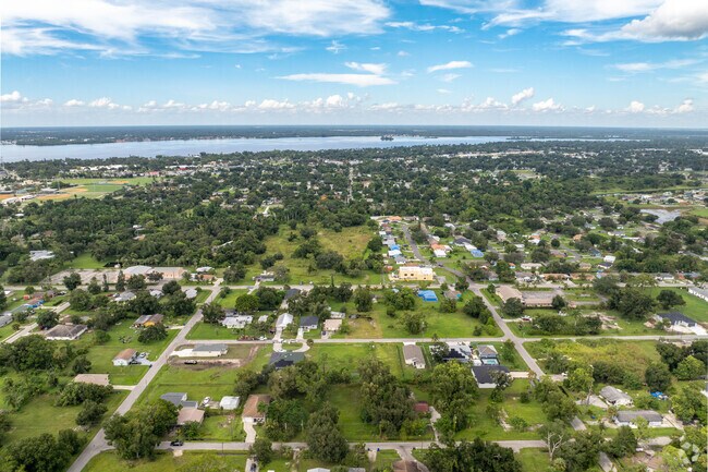 Belle Vue is nestled in northern Fort Myers, inland of the Caloosahatchee River.
