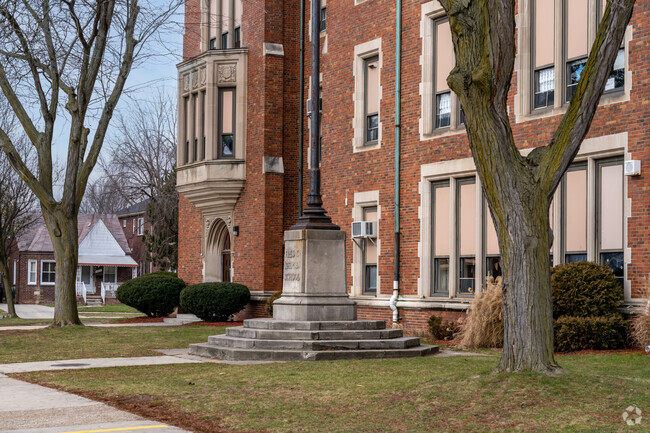 Maples Elementary School, Campus.