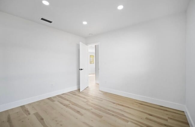 1521 NE 148th St, Miami, FL 33161 - photo 4