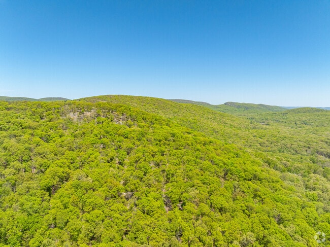 The Palisades are a short drive away from Palisades Park, with woodlands stretching for miles.