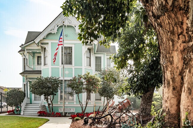 The D.D. Johnston-Hargitt House museum displays artifacts in a preserved Victorian home.