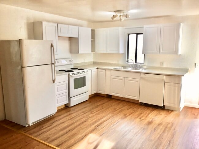 1134 Oro Dam Blvd W, Oroville, CA 95965 - photo 2