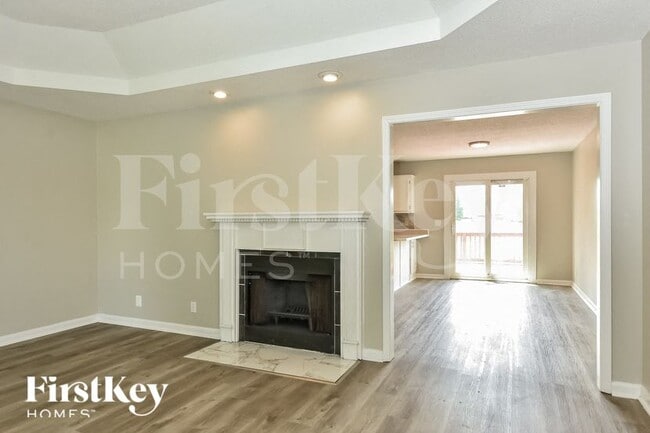 632 Fallbrook Ln, Clarksville, TN 37040 - photo 4