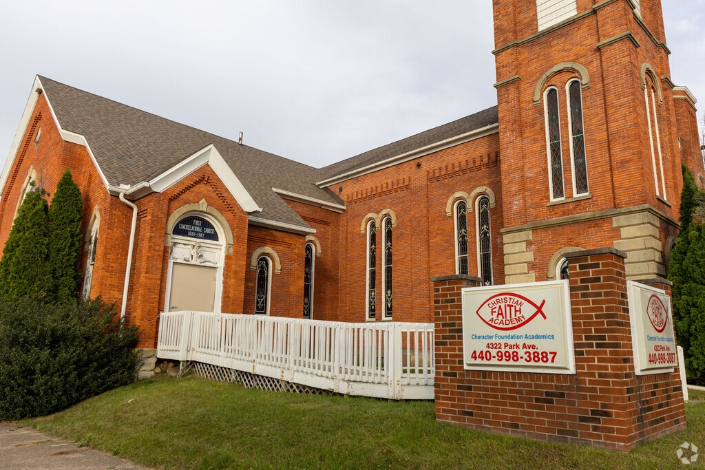 Christian Faith Academy provides education in the neighborhood of 
Ashtabula County.