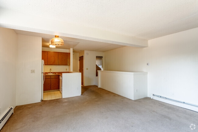 2BR, 1BA - 900 SF (Downstairs Unit)