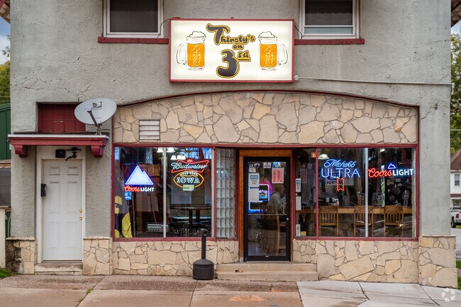 Among Fejervary's late-night bar and dining options, Thirsty's on 3rd is a standout choice.