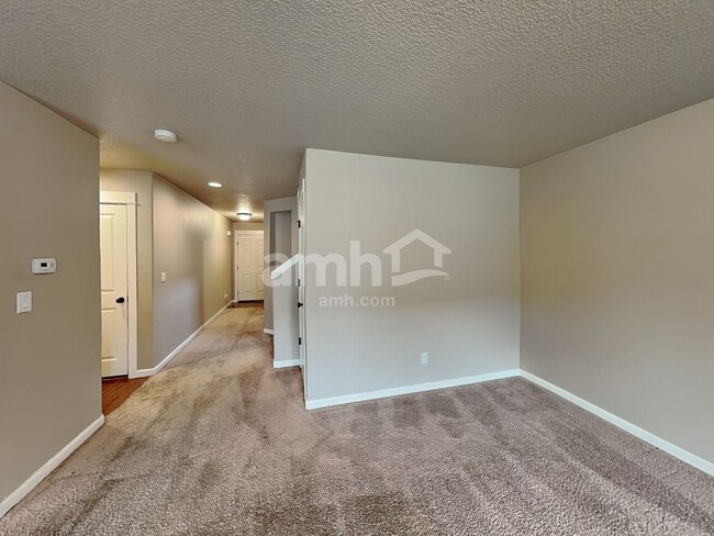 468 Tulip Ave, Woodburn, OR 97071 - photo 7
