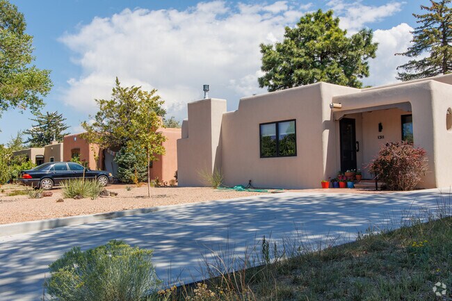 San Mateo homes are typically single story with stucco siding.