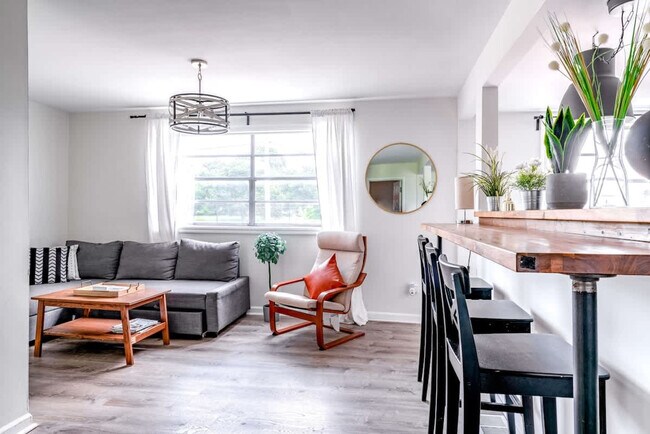 605 Dennison Ave unit ID1265611P, Columbus, OH 43215 - photo 5