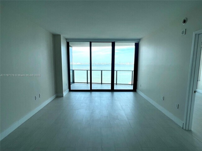 Icon Bay unit 1606, Miami, FL 33137 - photo 5