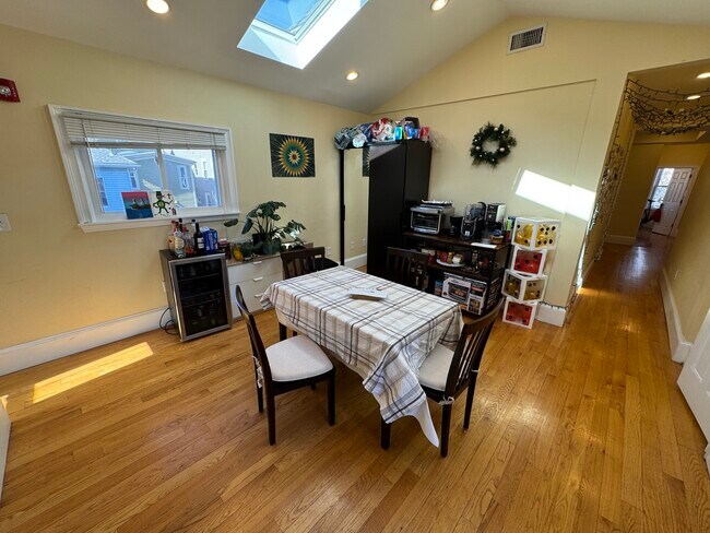 206 Holland St unit 2, Somerville, MA 02144 - photo 3