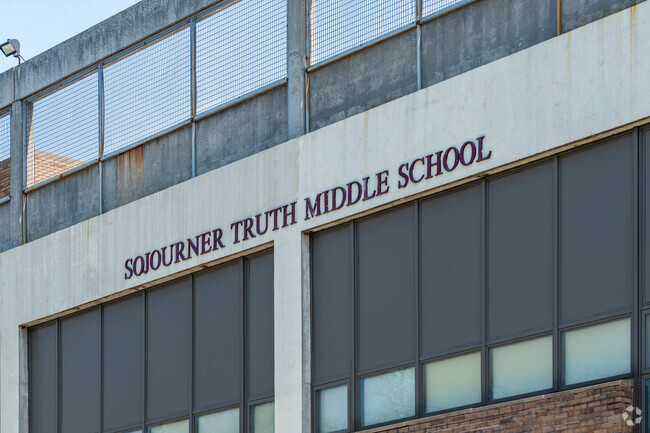 Sojourner Truth Middle School
has a class size of 278 students.
