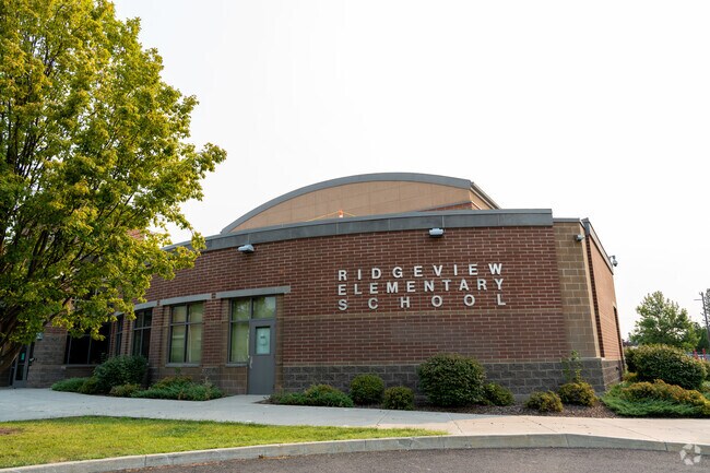 Ridgeview Elementary is located within a mostly residential neighborhood.