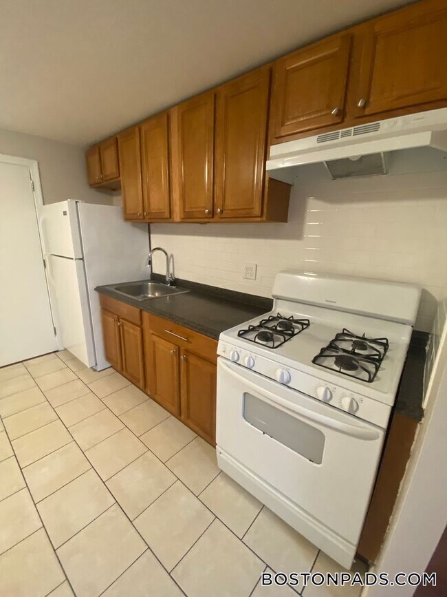 140 Willard St Unit 20, Lowell, MA 01850
